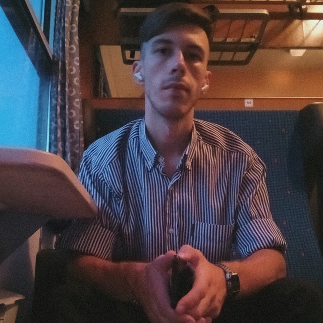 Обкладинка: синий поезд — hs