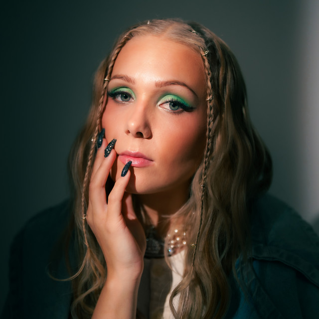 VIIVI (Vain elämää kausi 16) cover art