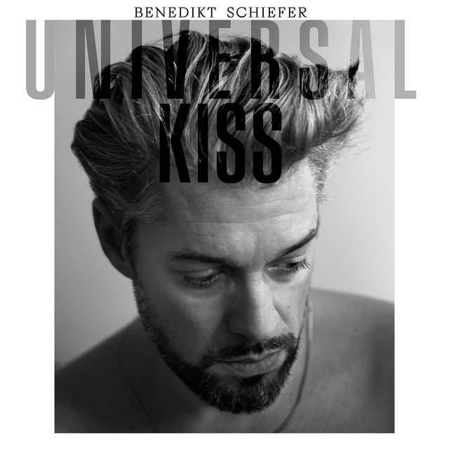 UNIVERSAL KISS