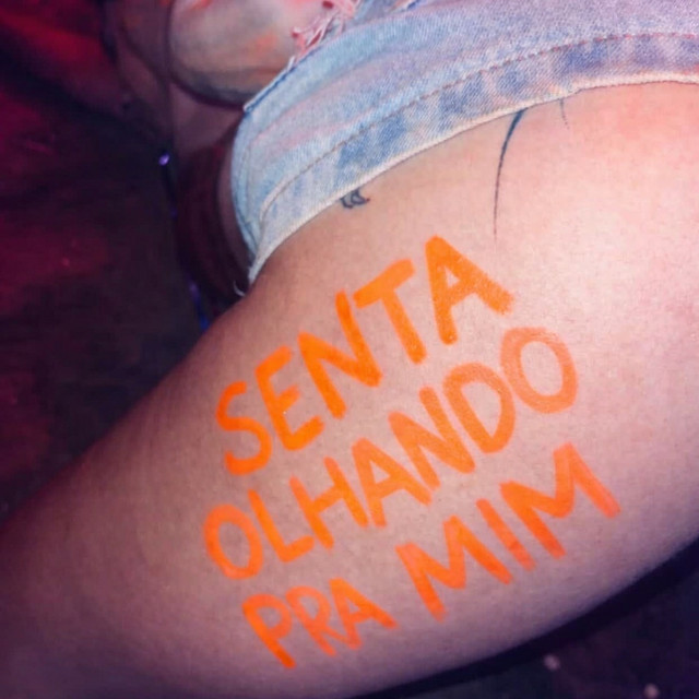 Senta Olhando Pra Mim