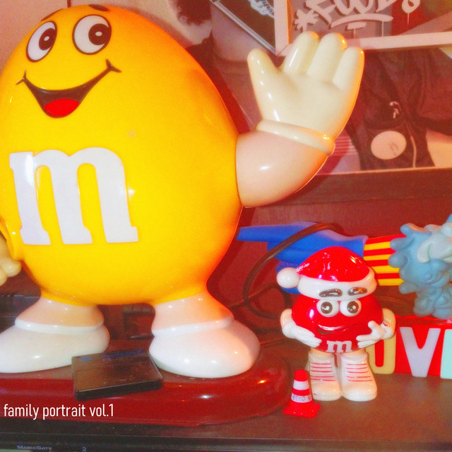FAMILY PORTRAIT vol.1 cover art