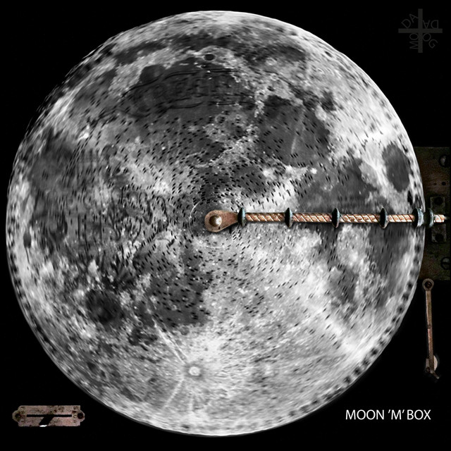 MOON 'M' BOX – dadamoog (Single)