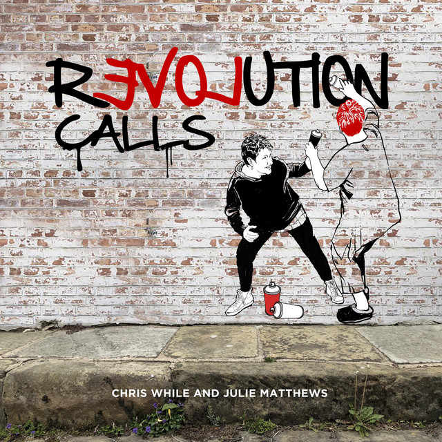 Julie Matthews photo