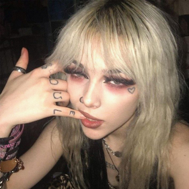 Обкладинка: tiktok girl — fa1lnight