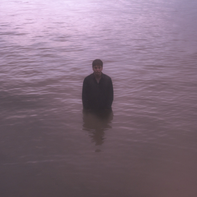 Helsingis on tulva (feat. Tupe.) cover art