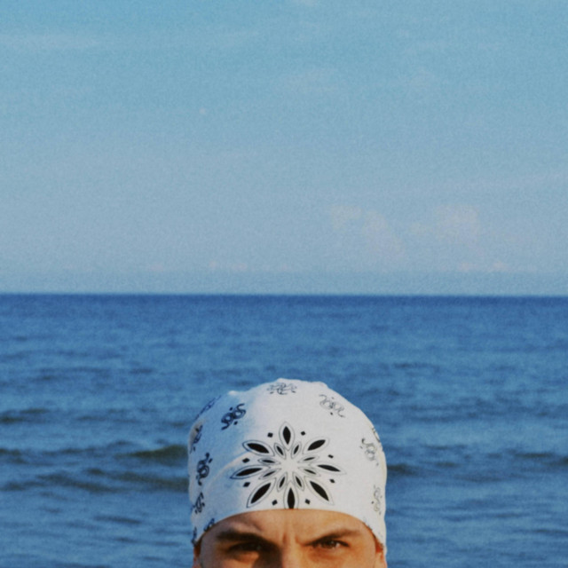 EN UNA PLAYA cover art