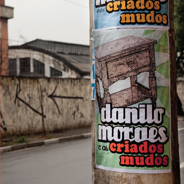 Danilo Moraes e os Criados Mudos cover art