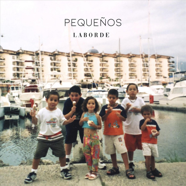 Pequeños cover art