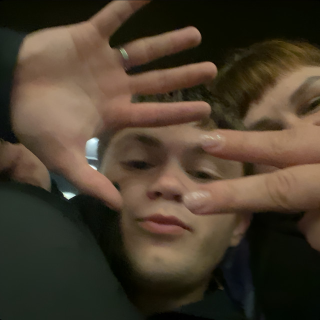 Обкладинка: між нами — dirtyperryboi