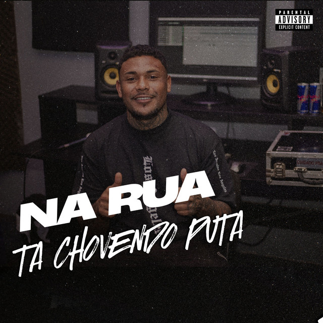 NA RUA TA CHOVENDO PUTA