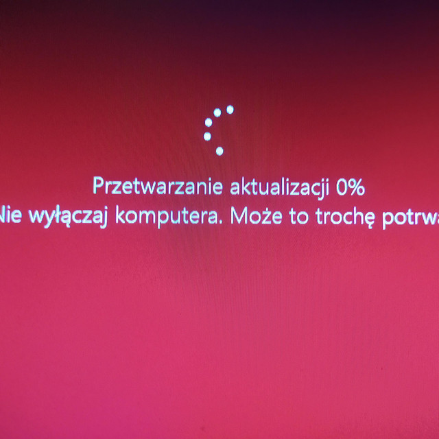 Przetwarzanie aktualizacji 0%. Nie wyłączaj komputera. Może to trochę potrwać. cover art