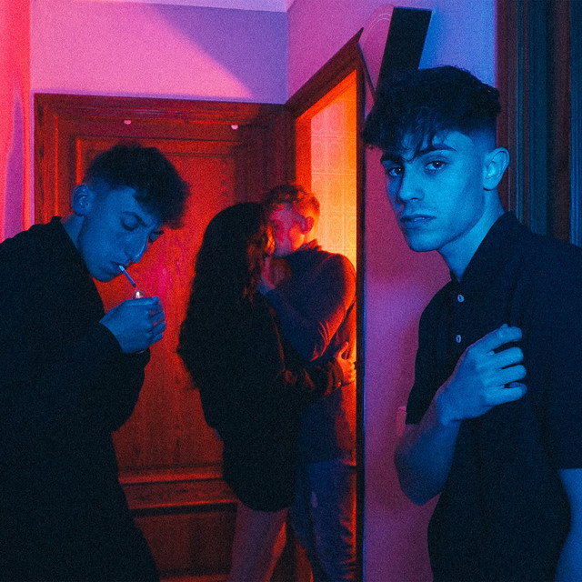 Más cover art