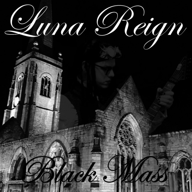 Luna Reign Photo