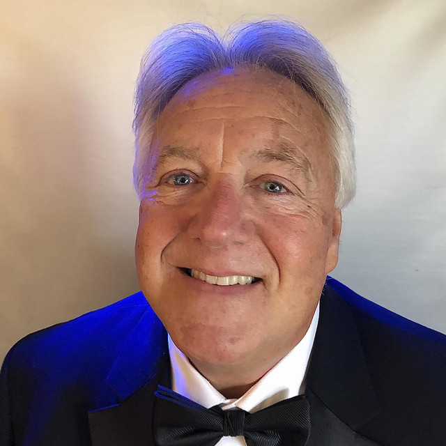 Michael Stuart Sings