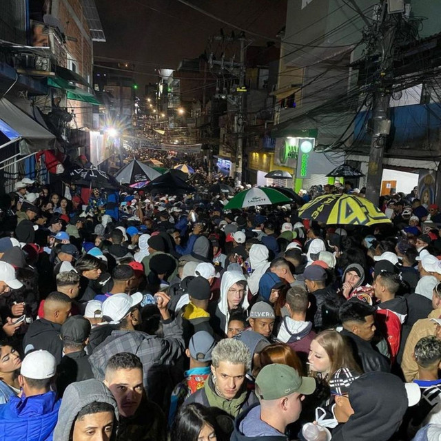 BAILE DE FAVELA É MELHOR QUE PARIS