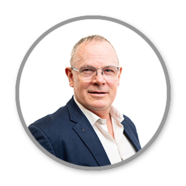 SuperLead Podcast Episode 183 with Marthinus Stander, Chief Executive Officer of Rainbow Chicken, to explore what it takes to lead organisations through transformation, uncertainty, and growth.