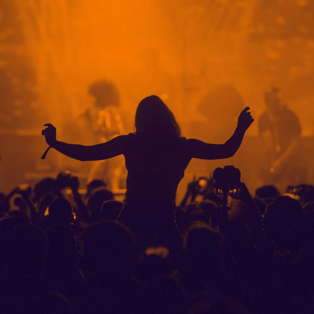Are you guilty of ‘performative socialising’? - Lunchtime Live ...