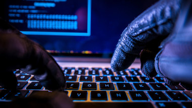 Dramele copiilor care pică în provocările internetului. Cum îi ferim pe cei mici de pericolele din online