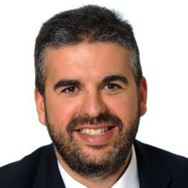 Portada de Humanos con Recursos
