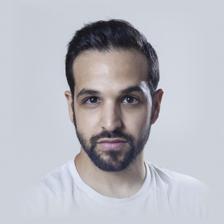 Yoni Z Photo