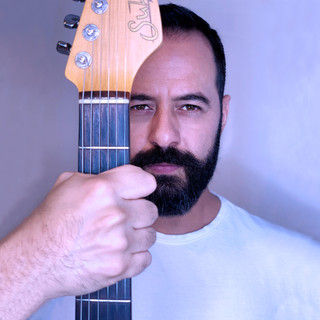 Julian Avila Photo