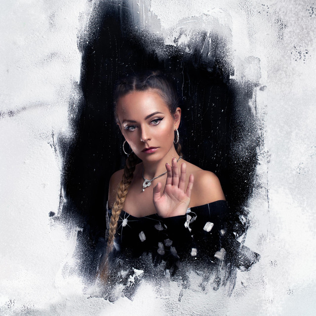 Hannah Diamond photo