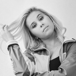 Lisa Ajax Photo