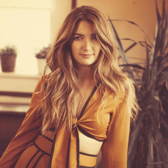 Tenille Townes photo