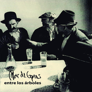 Entre los árboles cover