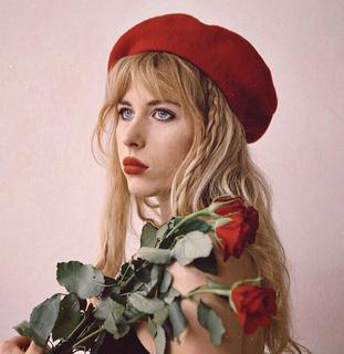Holly Macve Photo
