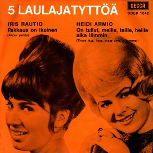 Viisi laulajatytt&ouml;&auml;
