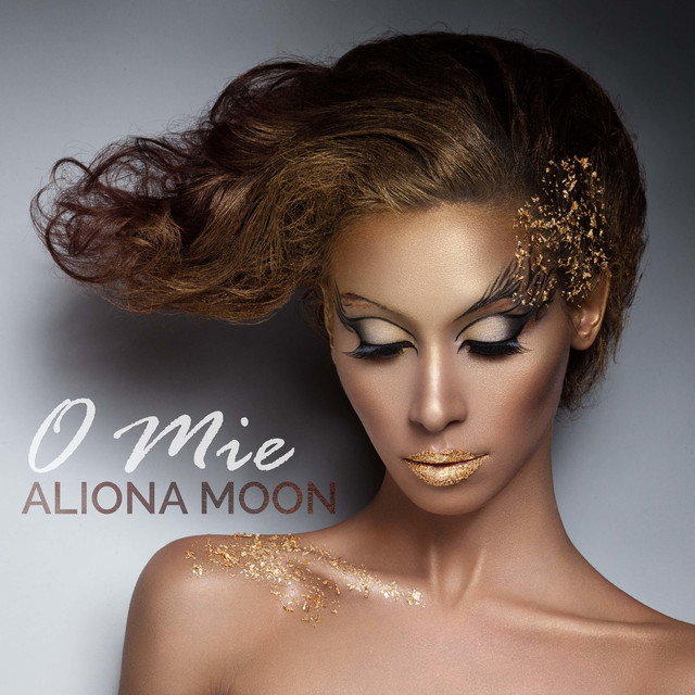 Aliona Moon Photo