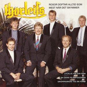 Rosor doftar alltid som mest när det skymmer album