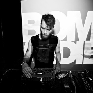 Bombardier Photo