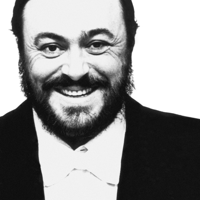 Luciano Pavarotti photo