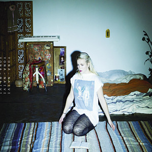 Naivi cover