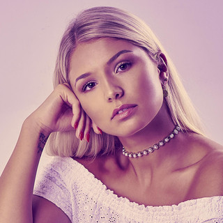 Nicole Cross Photo