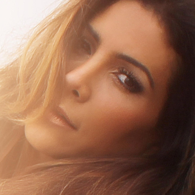 Patricia Manterola photo