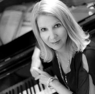 Robin Meloy Goldsby Photo