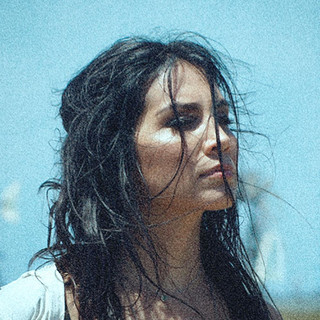Tais Alvarenga Photo